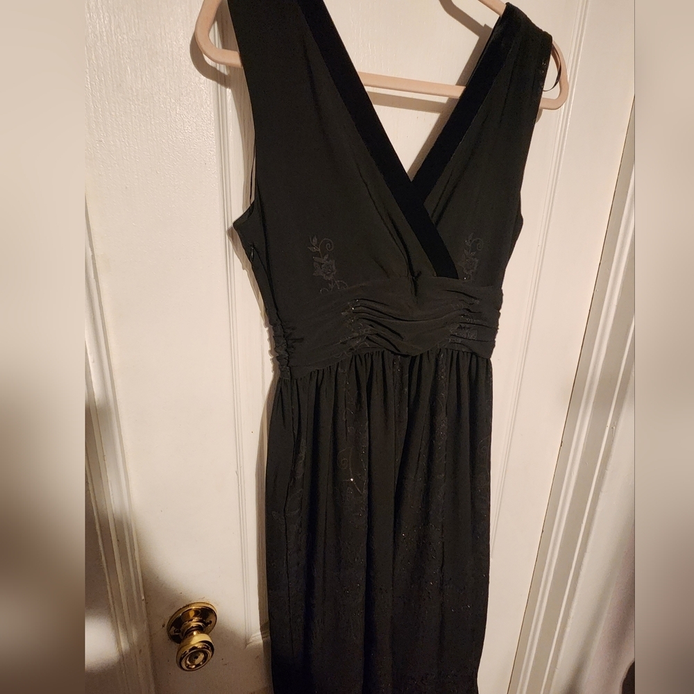 Sandra Darren Black Dress With Floral Detail Size 10p - Picture 4 of 7